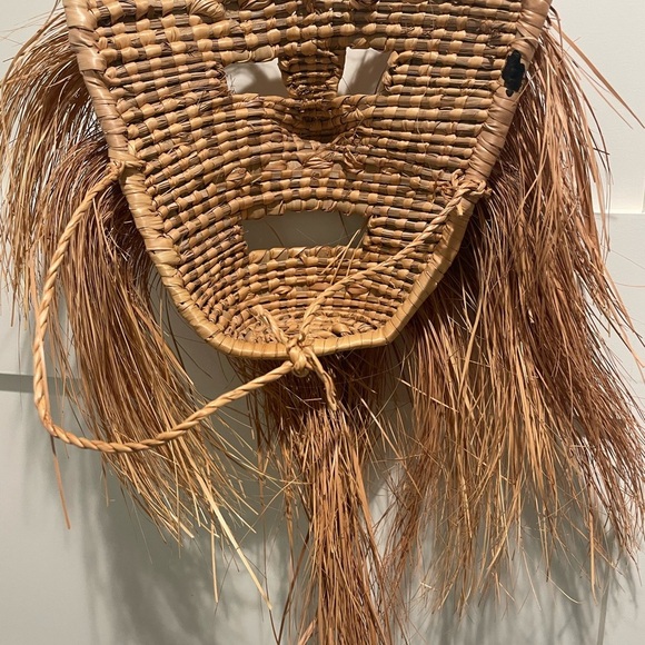 Artisan Woven Lion Face Mask - Picture 5 of 6